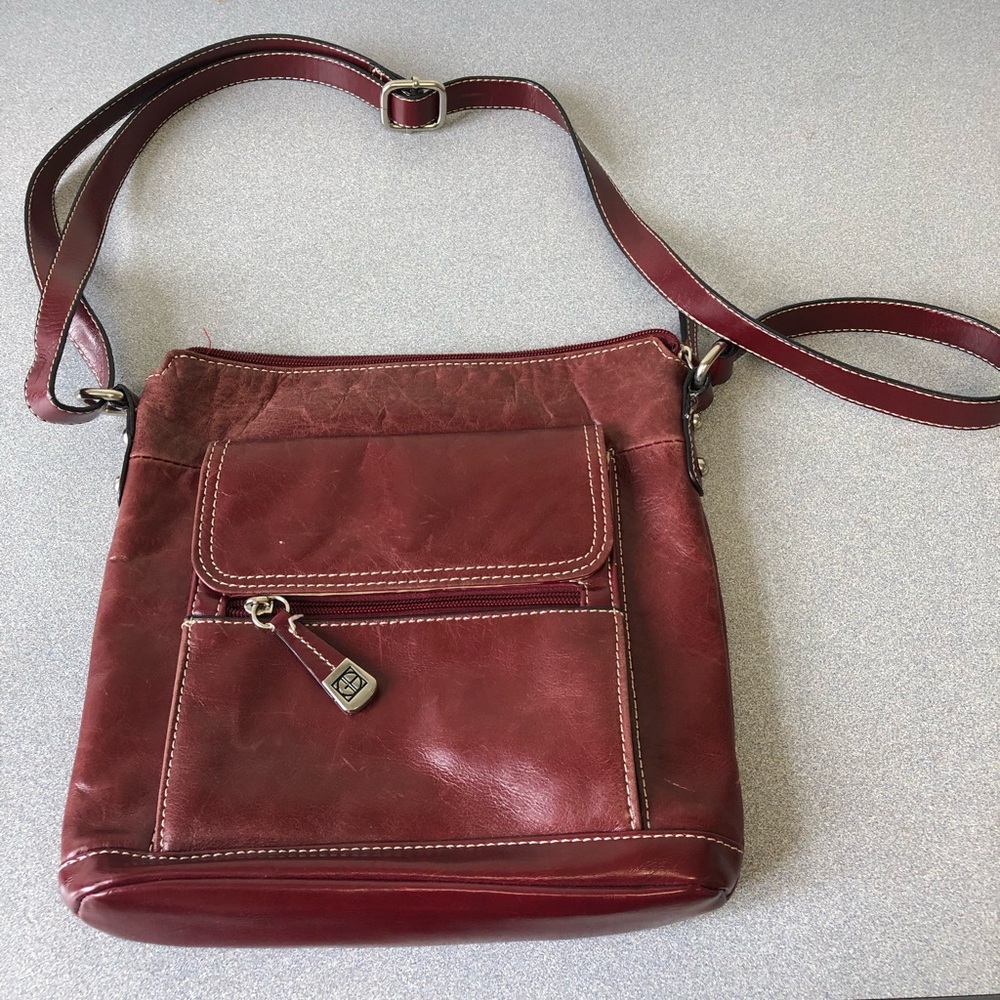 Loved, Leather shoulder bag.  Gianni Bernini.